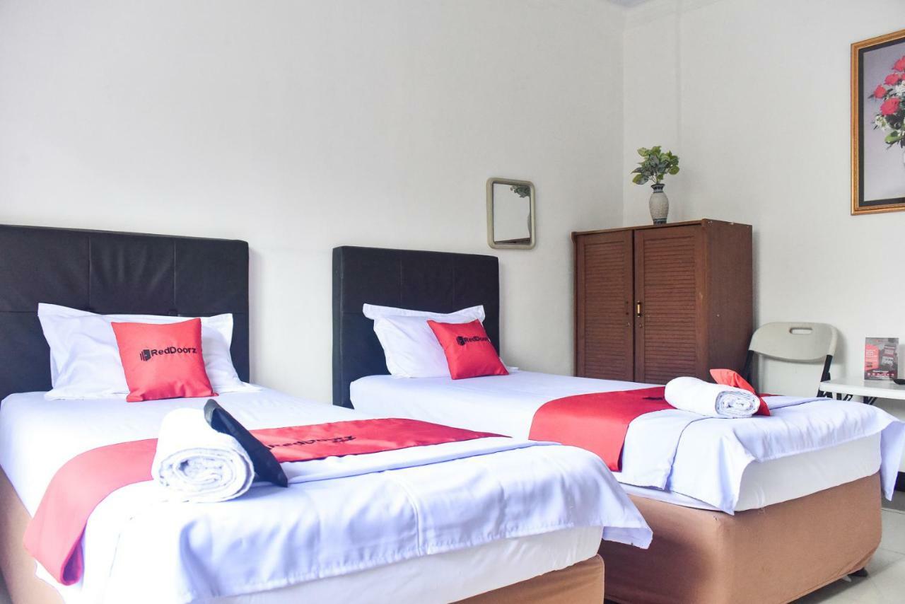 Wisma tamu Reddoorz Near Sultan Hasanuddin Airport 2 2*