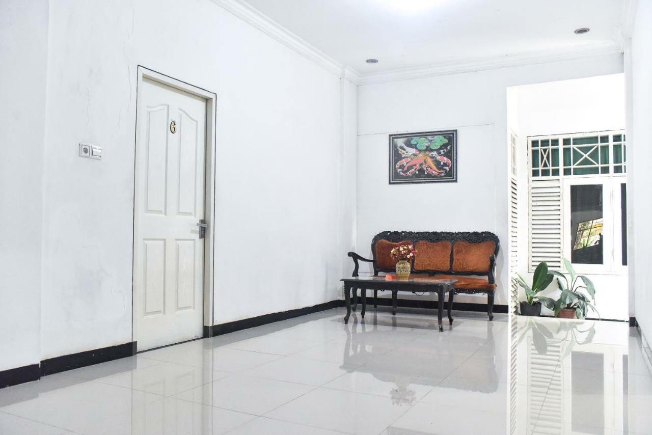 Wisma tamu Reddoorz Near Sultan Hasanuddin Airport 2 Manda